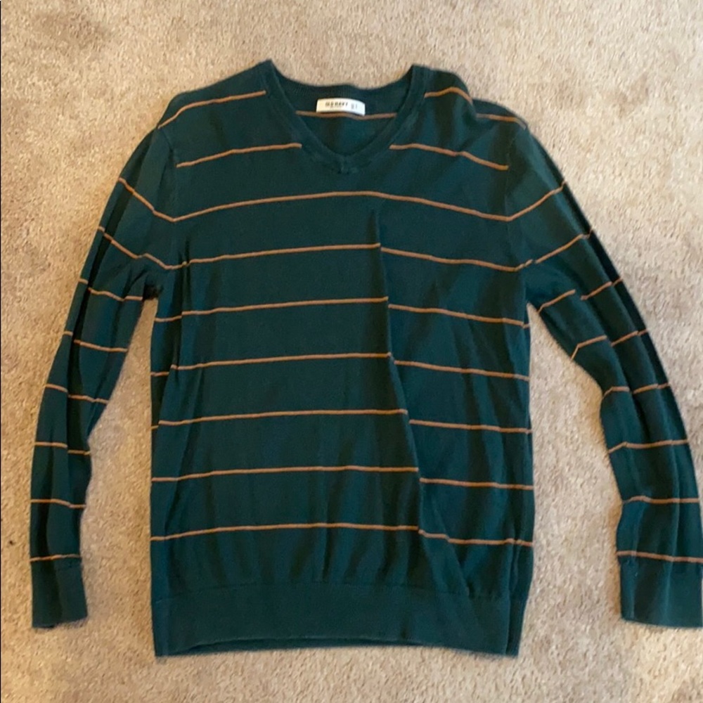 Green v neck sweater